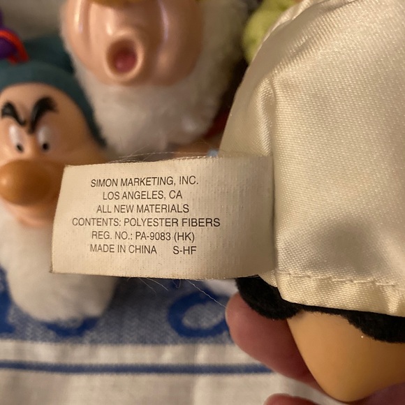 VINTAGE SNOW WHITE AND THE SEVEN DWARFS PLUSH Keychain Set - - Picture 7 of 7